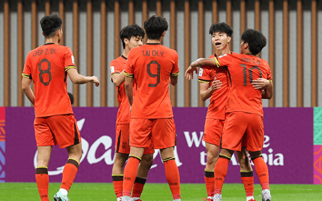 斗志昂扬！亚洲球队争夺足球王座的简单介绍