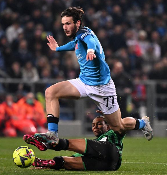 包含萨索洛成功拿下比赛，实力逐渐提升的词条