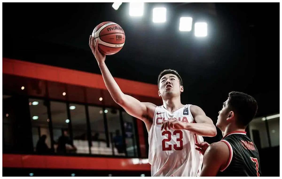 DB游戏-沈阳队踢进关键球，助球队逆转战局