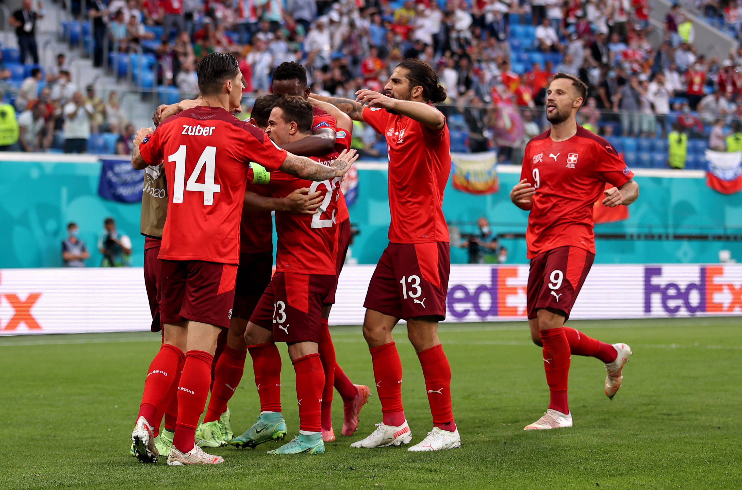 关于欧洲杯场上的较量，士气高昂的信息