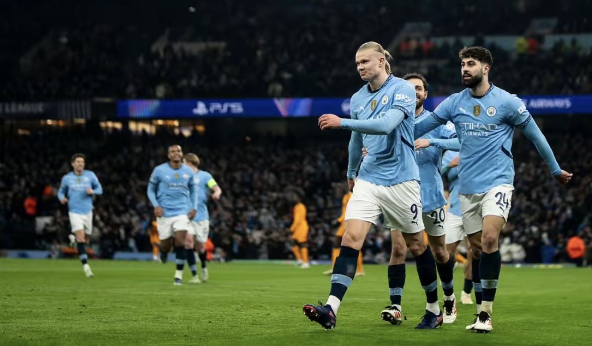 欧预赛比赛场面火爆异常，球员斗志昂扬！