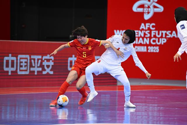 中国足球聚焦冠军争夺，多支实力球队角逐激烈