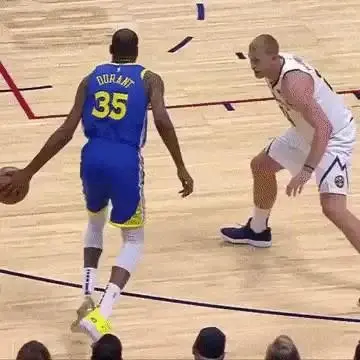 完美背身单打、空接扣篮，精彩犹如表演的简单介绍