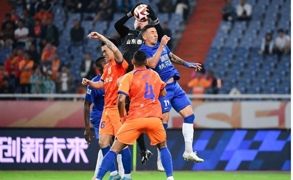 主场球队在比赛中主导局面夺得胜利