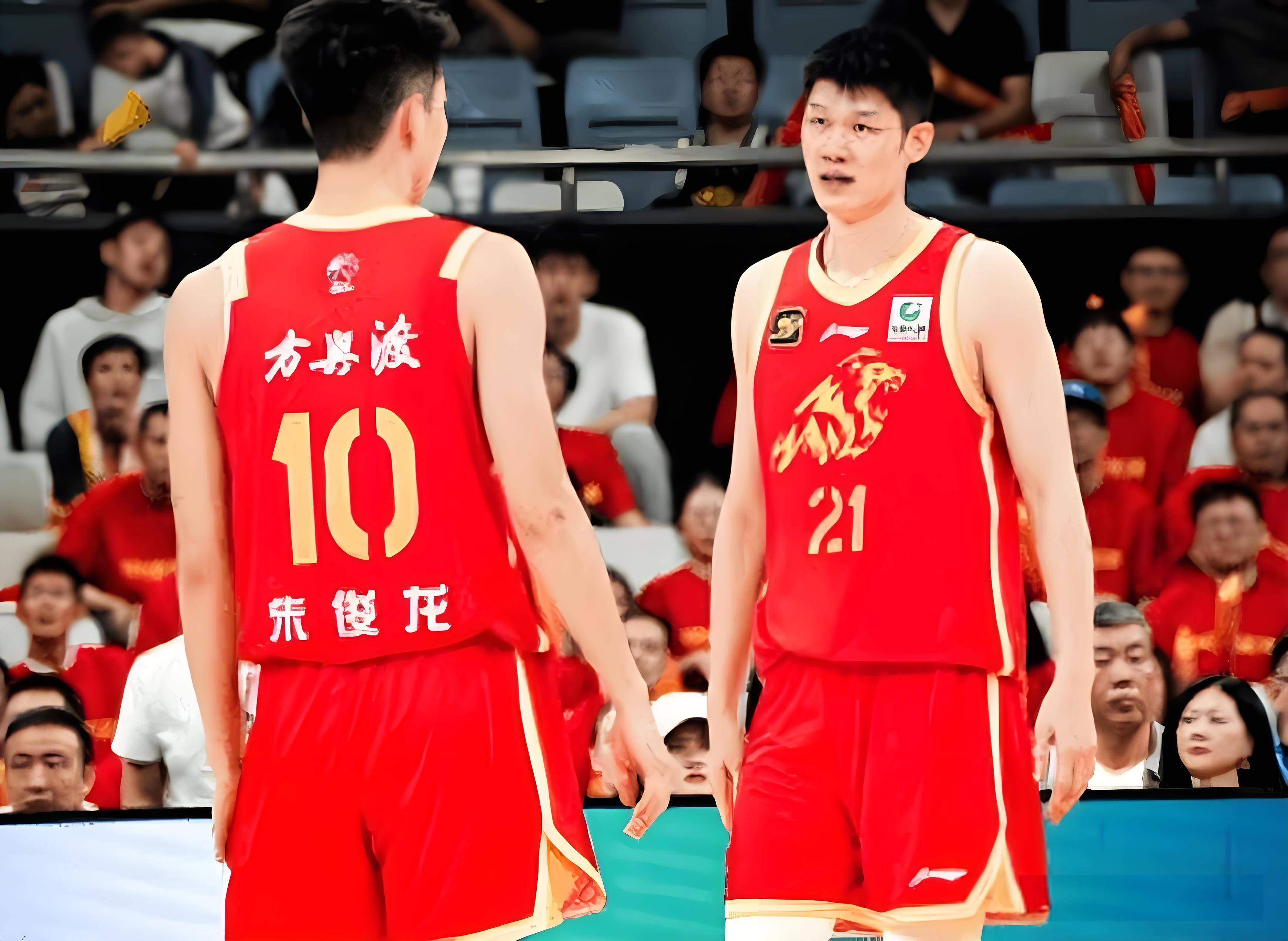 广东队在主场击败北京,保持领先 广东队在主场击败北京,保持领先