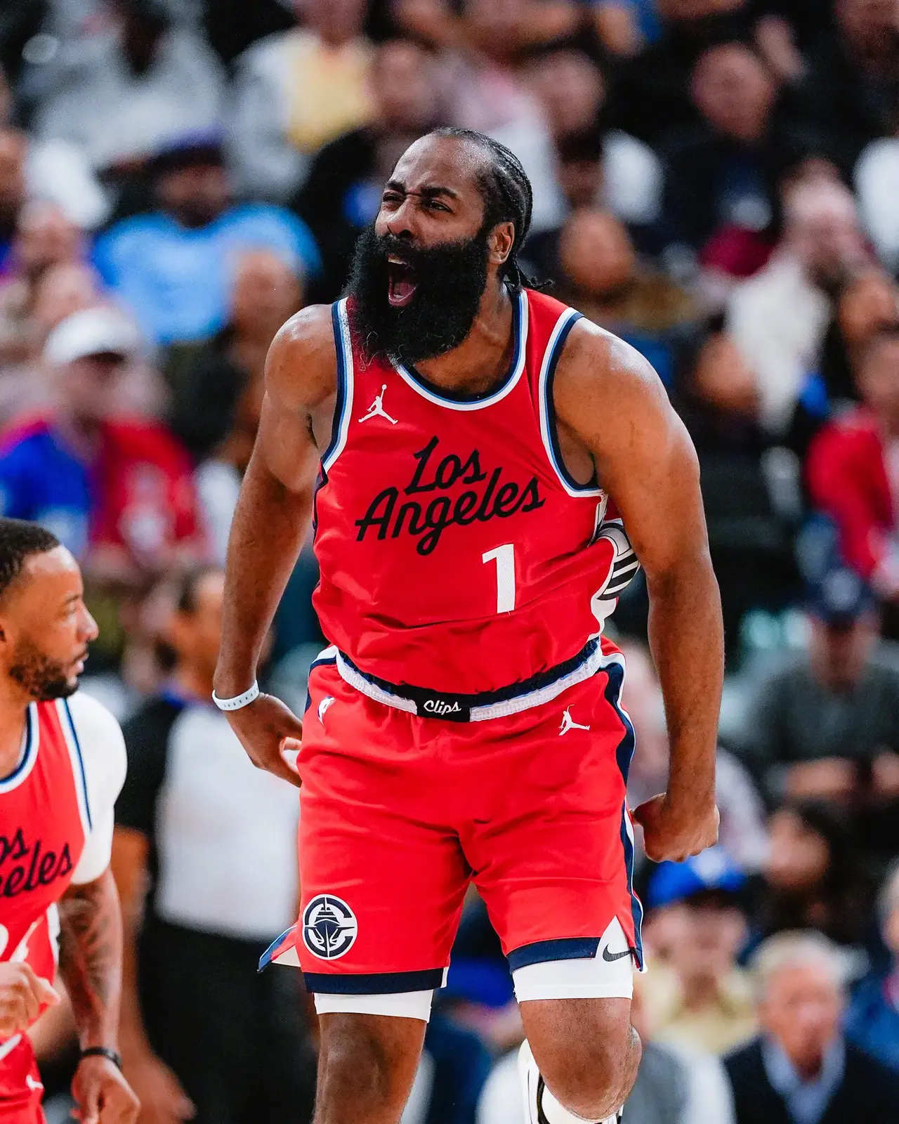 快船内战：莱昂纳德35分擒湖人