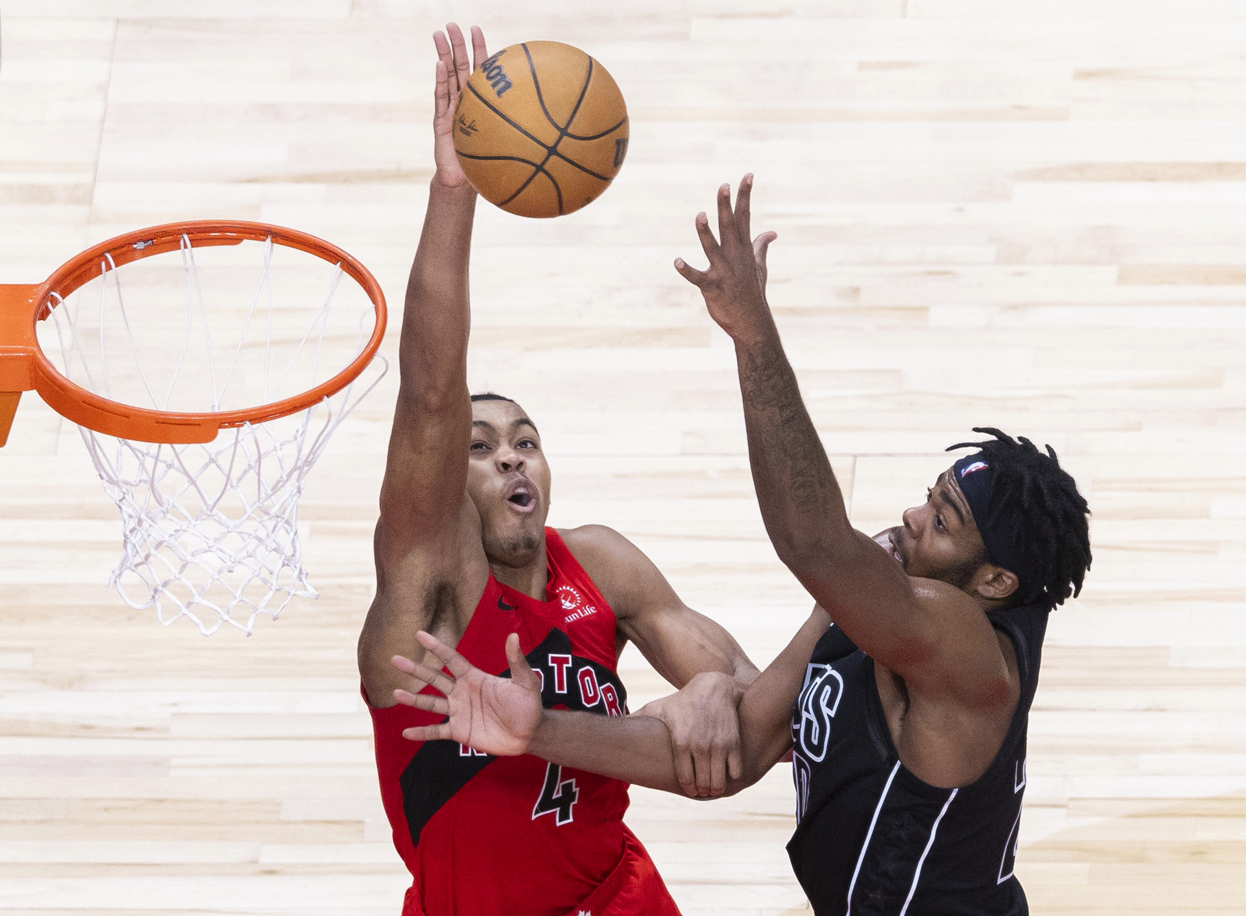 包含猛龙轻松击败老鹰，豪取三连胜的词条